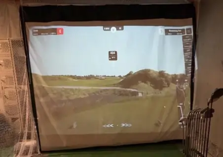 golf simulator image black bars